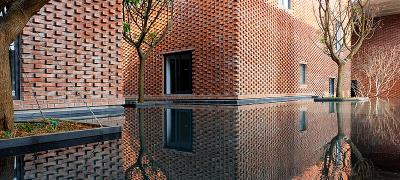 © Hiroyuki Oki